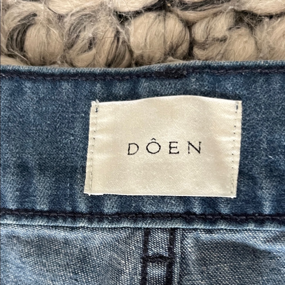 High-Waisted Wide-Leg Doen Jeans - Picture 2 of 4